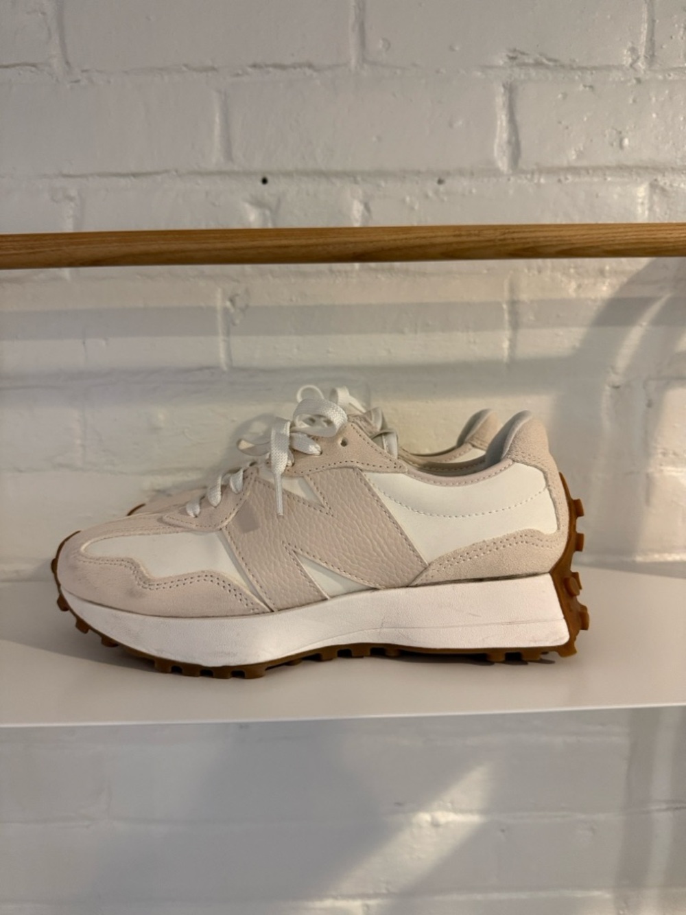 New Balance. 327. Off white. Women’s 8.